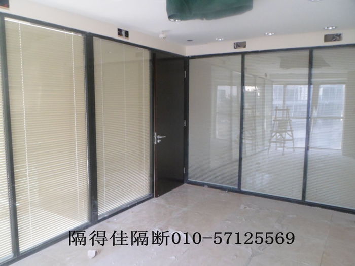 双层玻璃带百叶隔断教您如何保养玻璃隔断